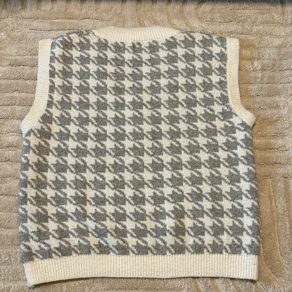 Pink Rose Gray and Hounds Tooth Cream V-Neck Sweater Vest - Picture 2 of 6